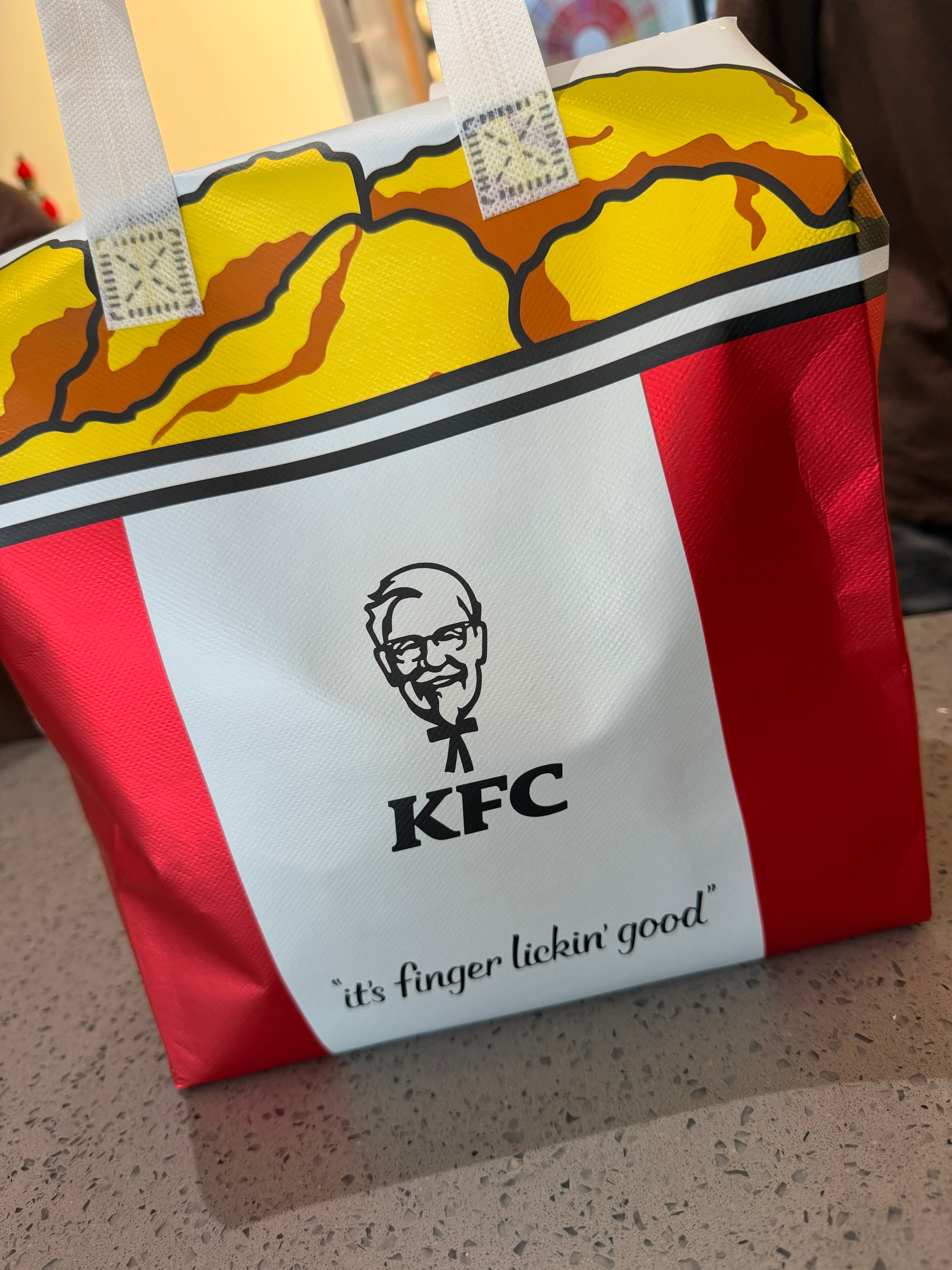 今天请咖啡馆的小可爱们疯狂星期四，感觉不错