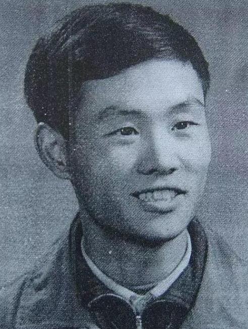1970年，一知青因一首歌判死刑，被公审后，审判员给他的宣判竟然是“有期徒刑10