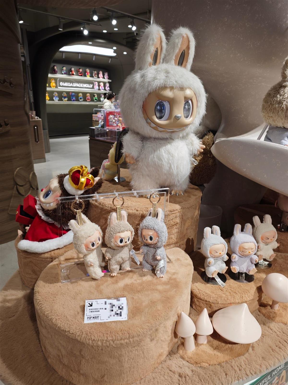 labubu二手市场价格下跌仍有溢价泡泡玛特五折甩卖为假消息 网传“五折甩卖”纯