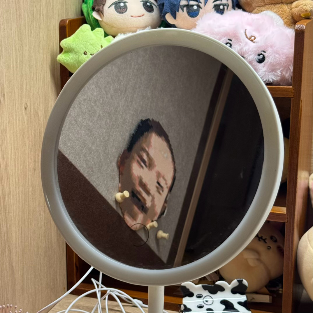 低头吃饭一直感觉有人在看我 一抬头是这个