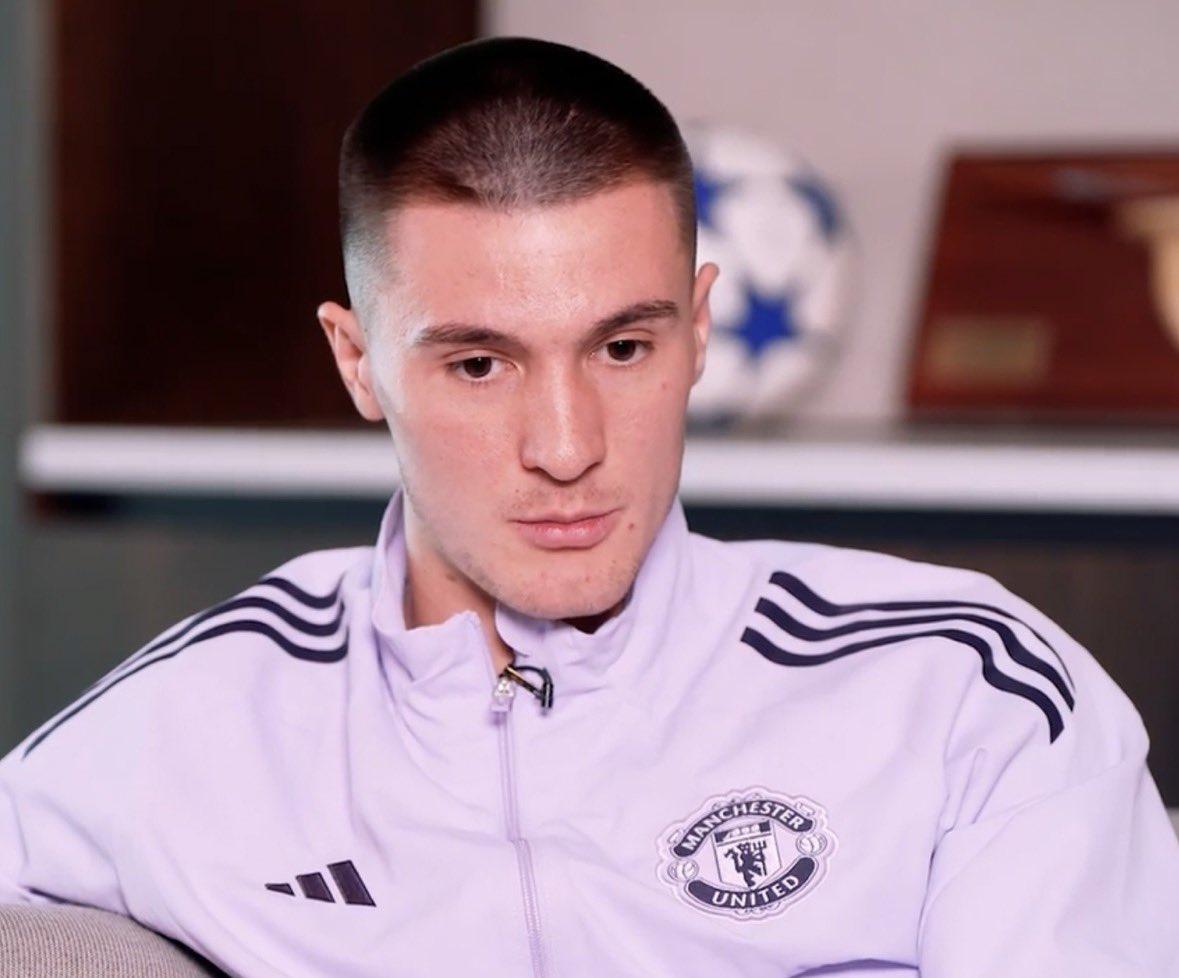 本杰明·谢什科解释自己远离社交媒体的原因👇：
 
“尤其是现在这个时代，网络舆