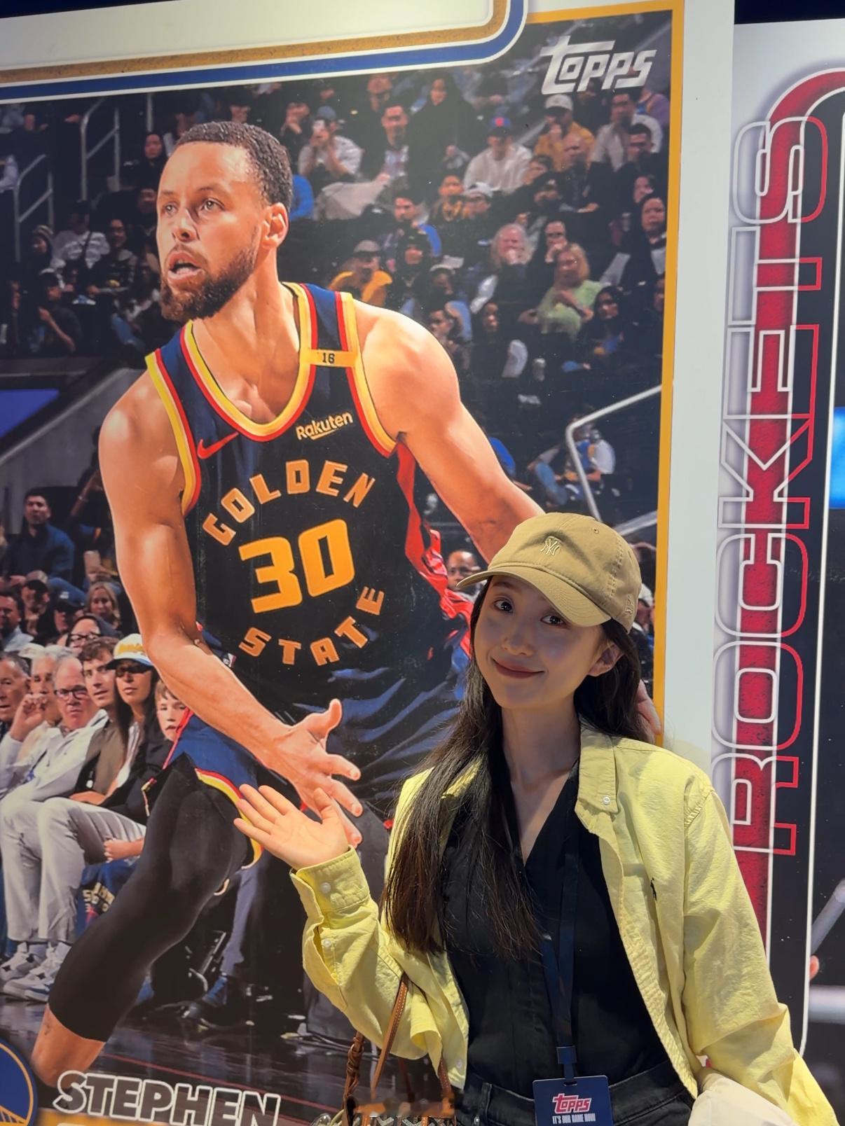 参加topps活动，邢老师这妙手拆出一张班凯罗签字卡，我拆出两张弗拉格的。邢老师