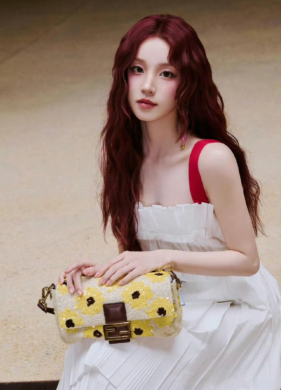 宋雨琦文咏珊曾舜晞同框景德镇活动晚宴梦幻同框！宋雨琦灵动、文咏珊优雅、曾舜晞帅气