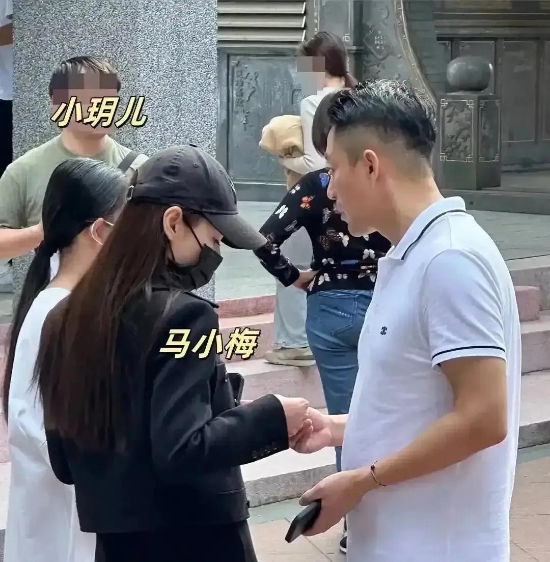 我觉得如果是大s 的粉丝，肯定希望孩子一切都好！玥儿在爸爸这里明显好很多，吃穿用