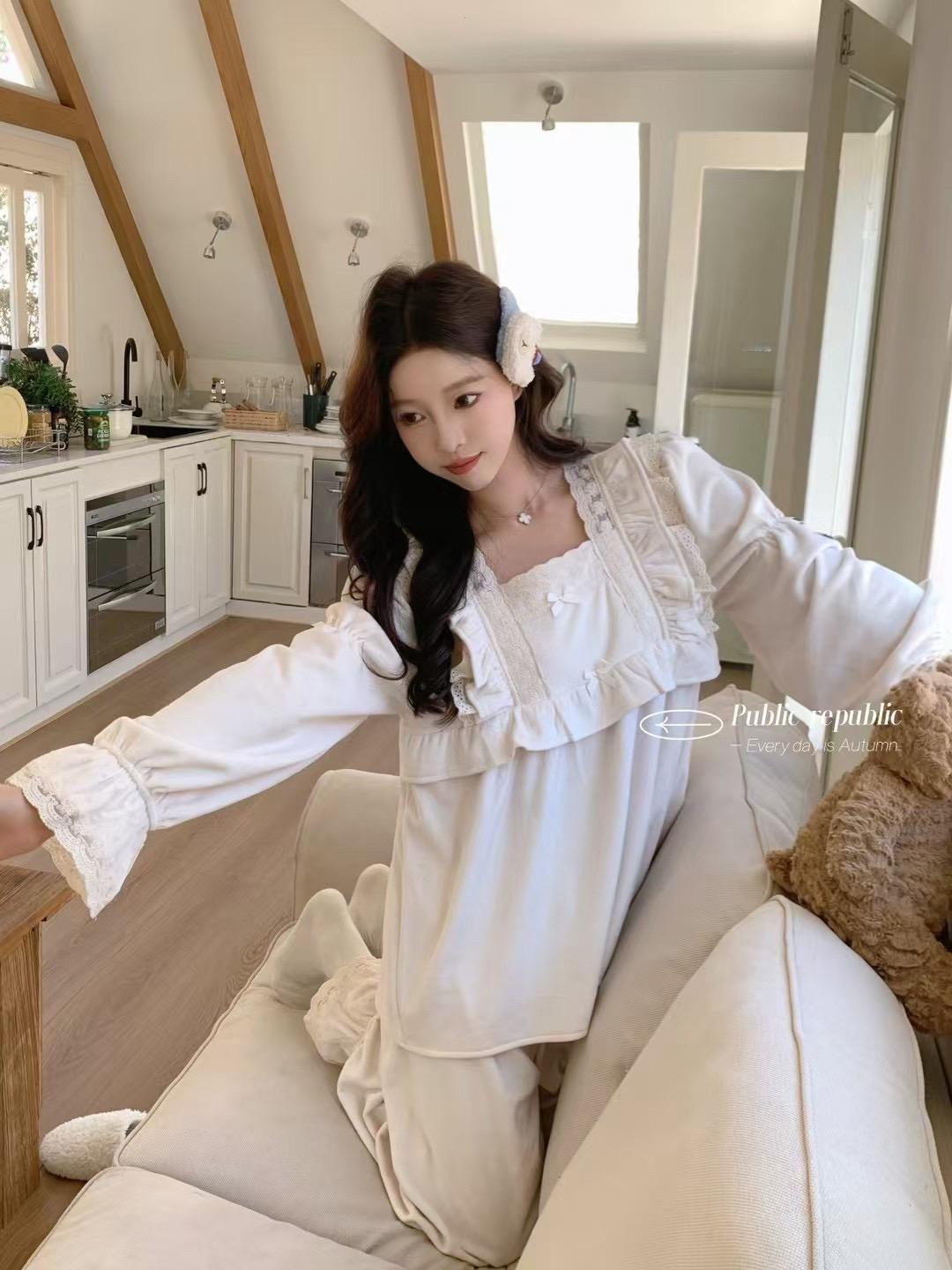 冬款上新——❤️

美到犯规的冬季睡衣套装
氛围感拉满了~空气中弥漫着慵懒感
柔