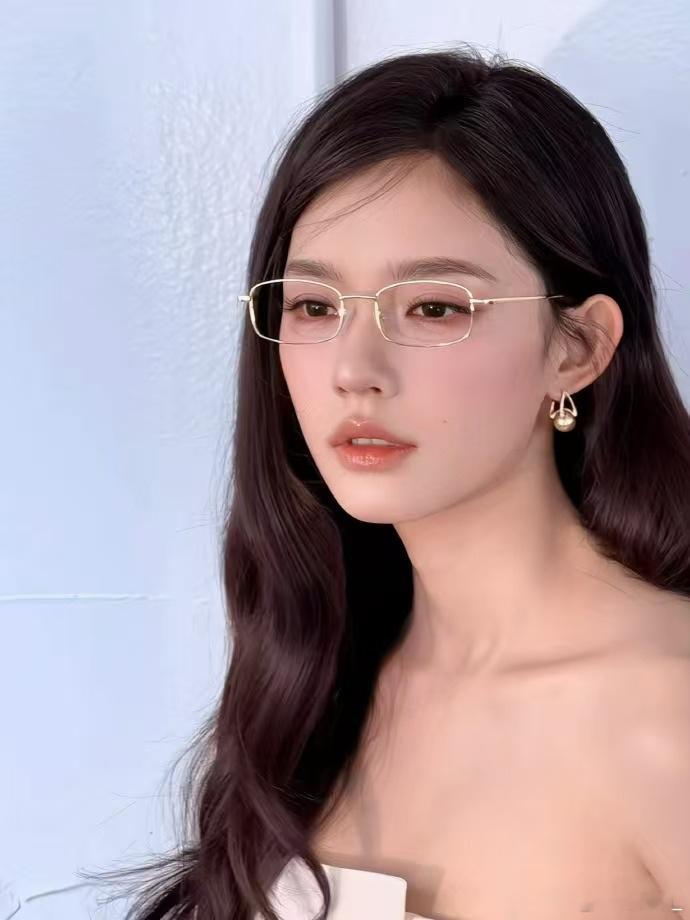 林允穿的是裙子还是裤子林允褶皱上衣配阔腿裤 不得不夸林允穿搭很有巧思，褶皱上衣搭