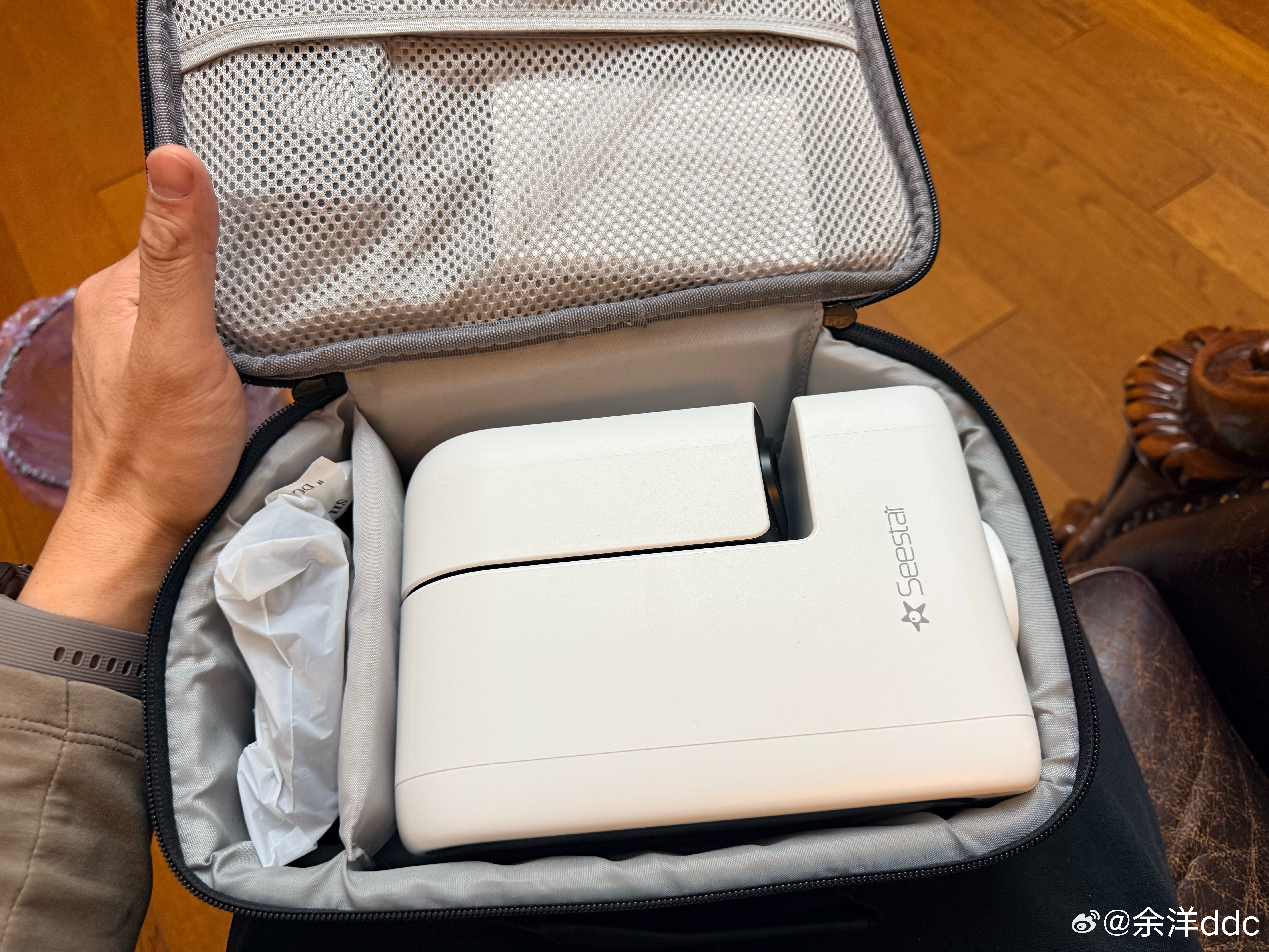 牛反玩着太累人了，全套好几十斤，架设一次设备就要一个多小时，出一次门要把后备箱塞