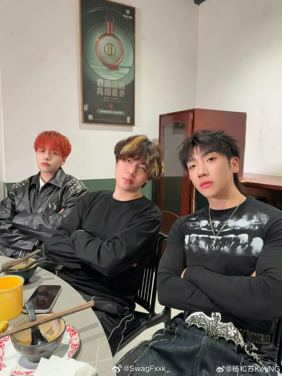 杨和苏晒出和Top Barry、Rapeter的合影！！杨和苏