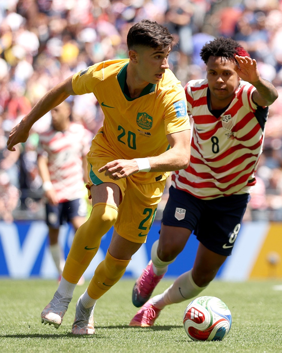 🌍🏆 今日凌晨结束的美加墨世界杯D组第二轮比赛中，东道主美国队以2-0击败澳
