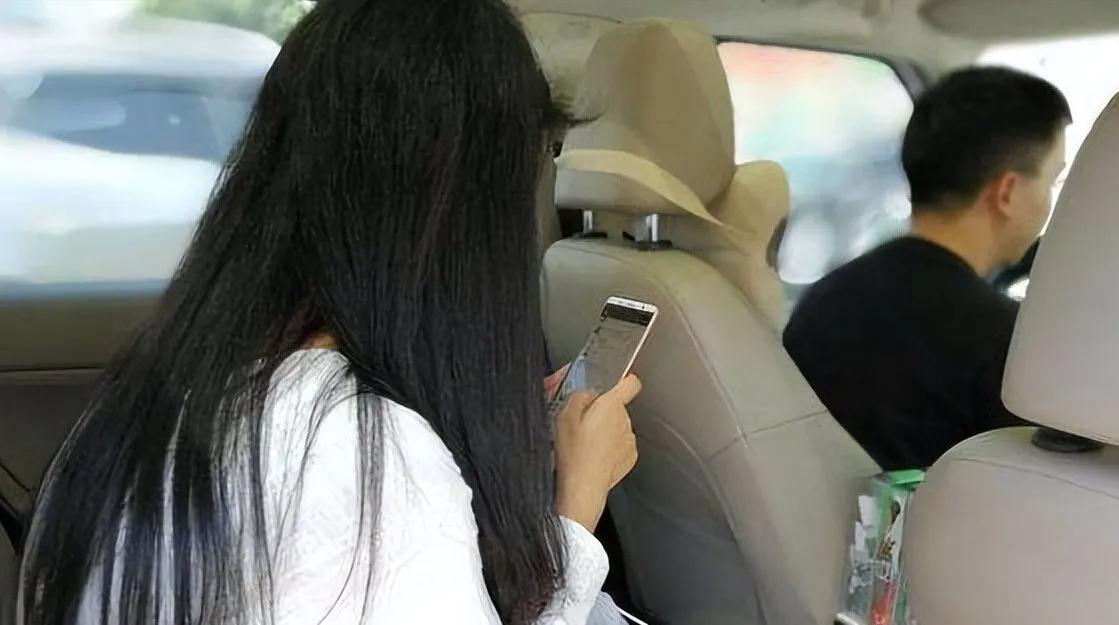 我要不要征求他意见？[捂脸]
11月3日，杭州一网约车司机正常接单，但遇上一位特