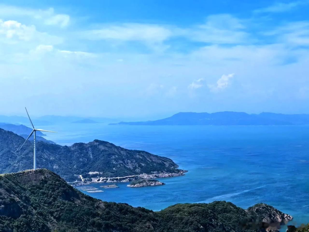 【连江·旗冠顶】

风轻轻拂过旗冠顶，你什么时候来福州看海呢？Via@花落丶雨未