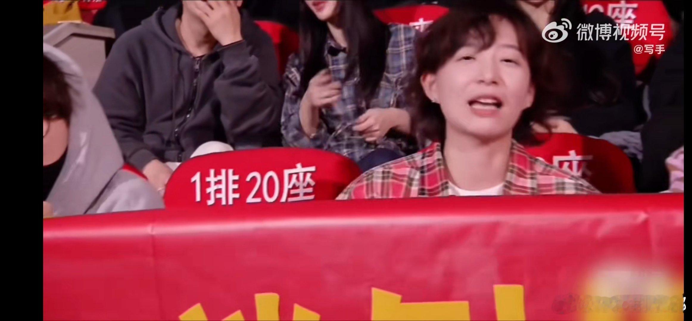 大碗宽面去了王霏霏演唱会  浪1姐妹齐聚王霏霏演唱会，现场超燃！海南一枝花，魅力