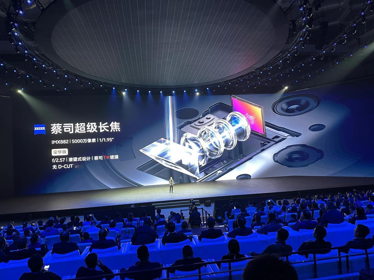 vivo X200：5800毫安时电池、7.99mm厚度，100倍蔡司变焦，长焦
