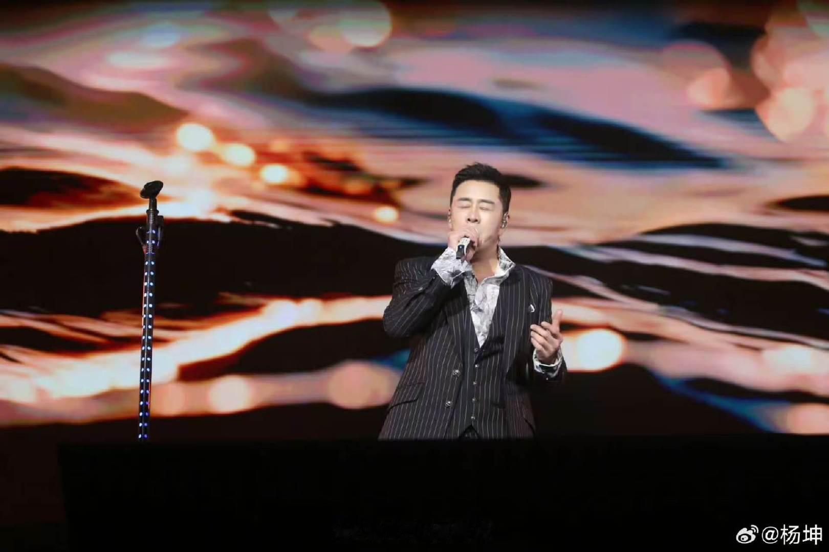 杨坤说歌手赛制放到19年就淘汰了歌手抢位赛分组歌手2026抢位赛十人混战竞争激烈