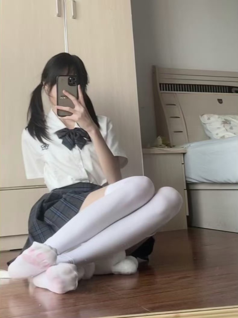 “成年人的世界，连崩溃都是静音的。”  北京·银山塔林景区