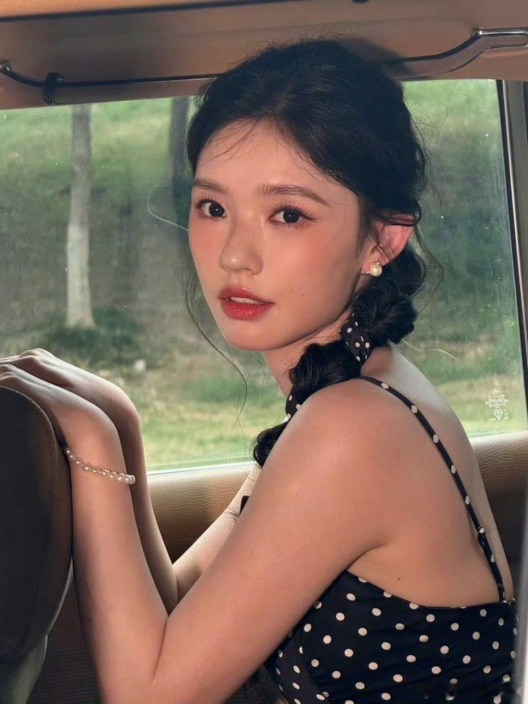林允老钱度假风好美而且好有美商！！！ ​​​
