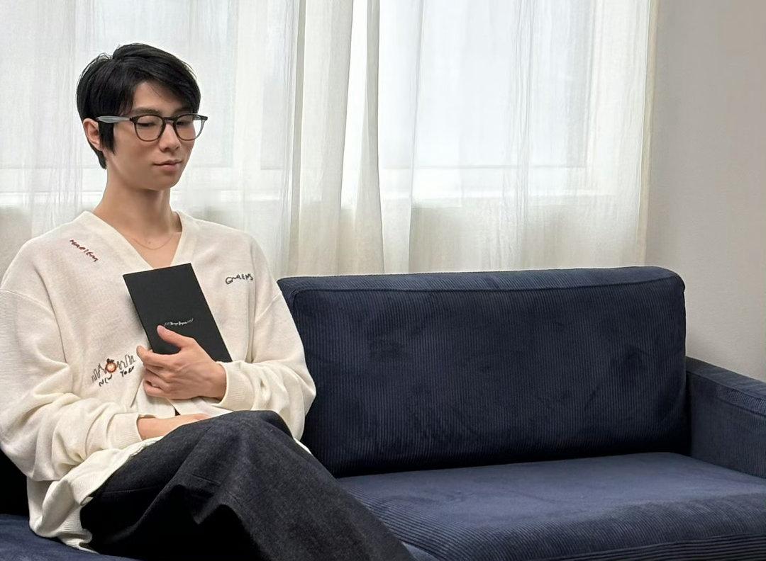 羽生结弦[超话]  很符合当今小朋友 叫你读书你就想睡觉[允悲]不过这孩子好像是