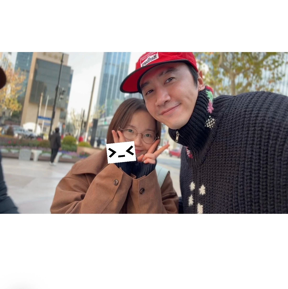 上海偶遇李光洙李光洙上海逛街怎么都偶遇哥哥了，还和欧巴拍了合照，我也想要合照🤲