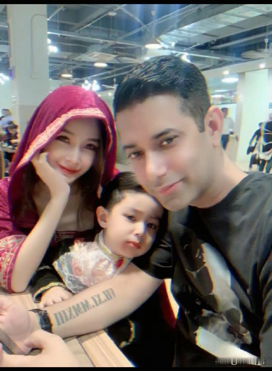 印度人为什么那么自信？
不光在留学的学校自信，
而且追求中国女生也非常自信，
