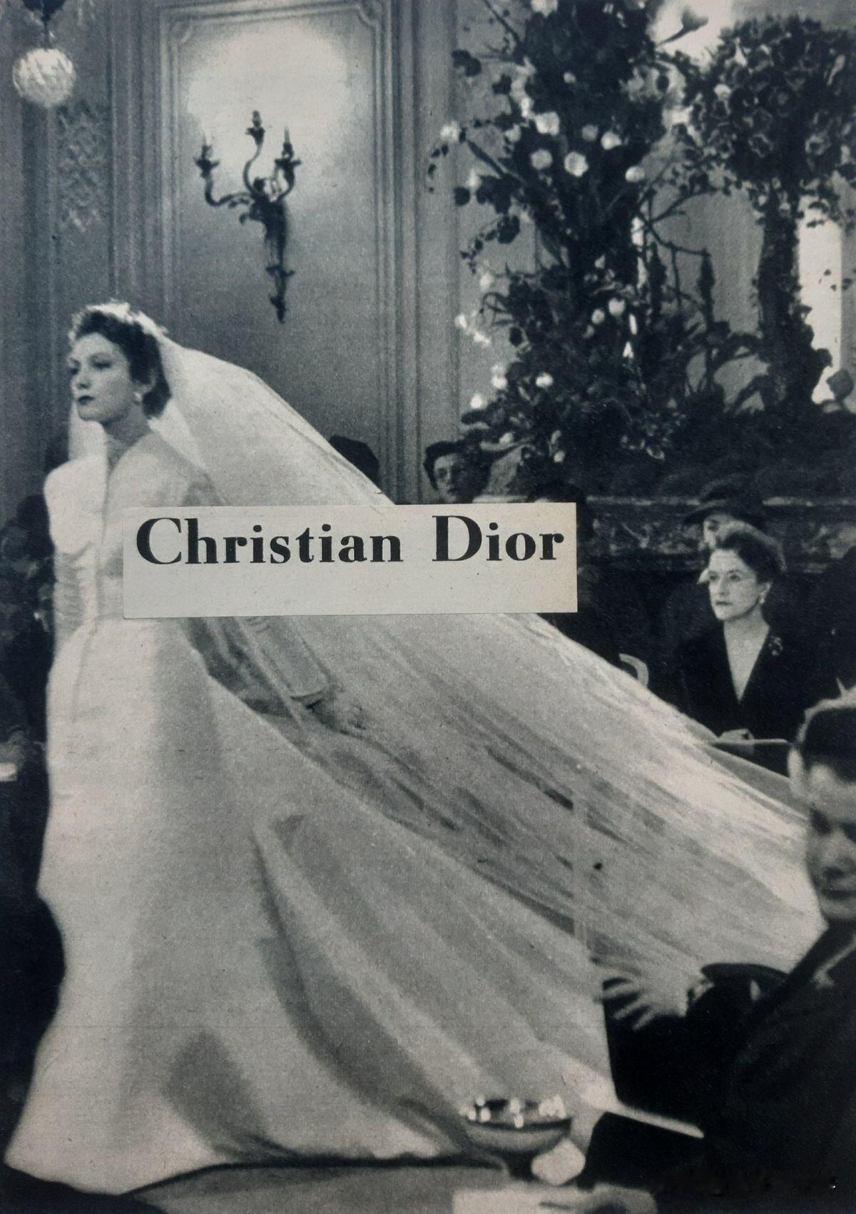 很多人以为Dior的压轴婚纱La Mariée，只是一件好看的白裙。
其实它更像