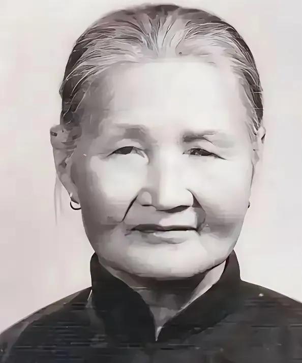 1940年，21岁的八路军政委蔡永，被叛军追赶，18岁姑娘郭瑞兰为救他，假扮他的