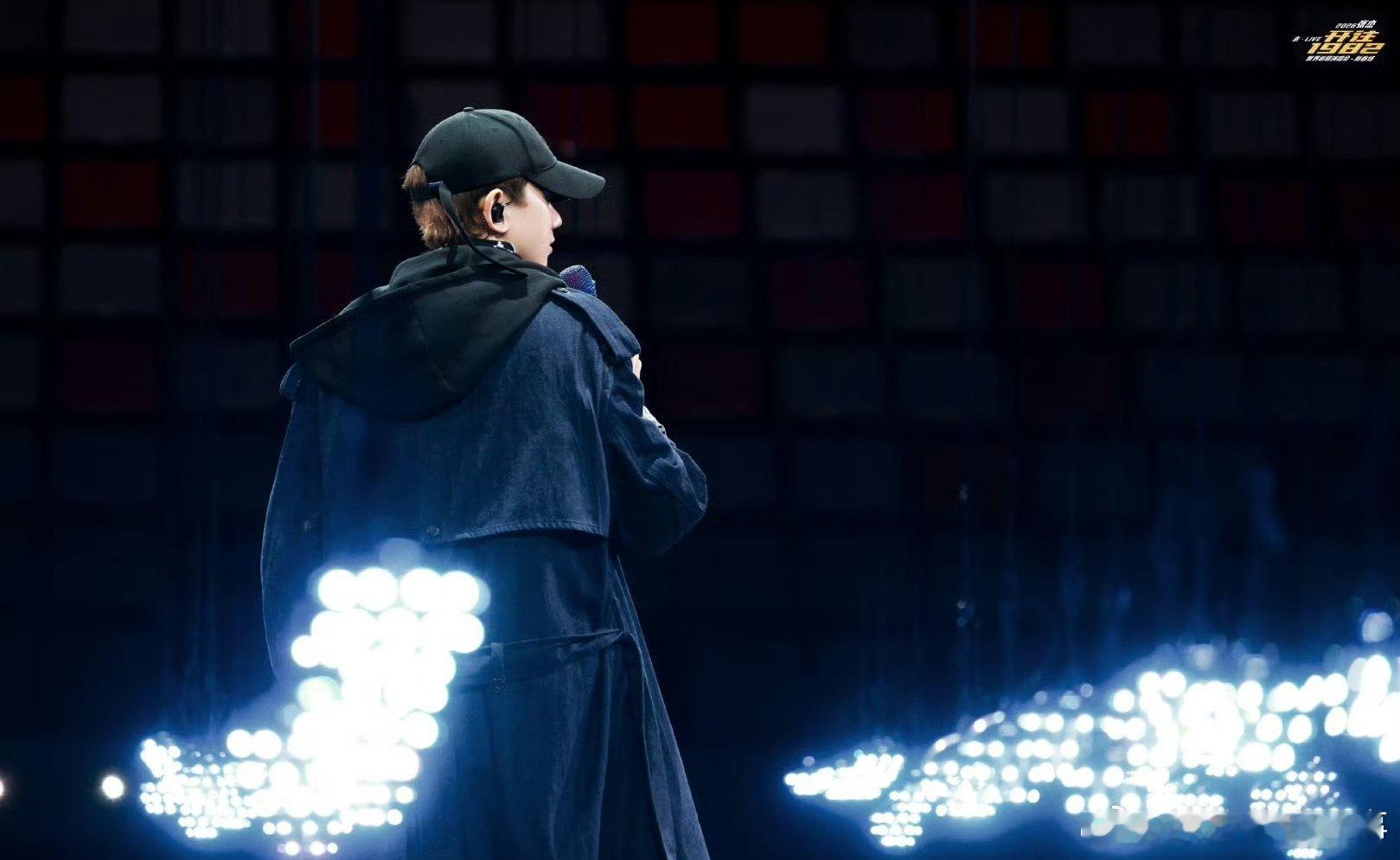 张杰演技派 张杰未LIVE巡回演唱会 张杰在未LIVE演唱会唱《演技派》，强大实