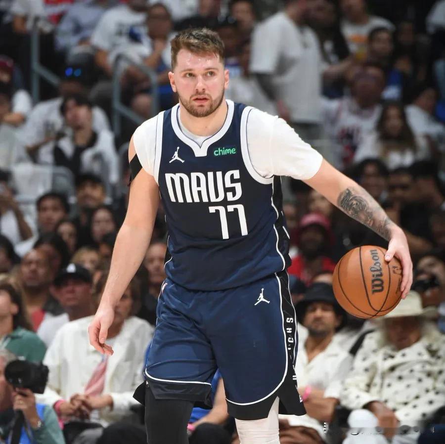 卢卡·东契奇在季后赛对阵洛杉矶快船队的比赛中取得了他的第 20 场 30+ 得分