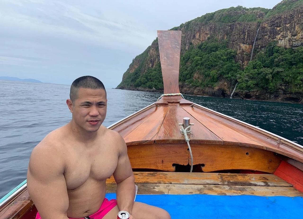 乘风破浪的海
肌肉 要做一个有胸肌的男人 强壮的男人 生活就要乘风破浪 不一样的
