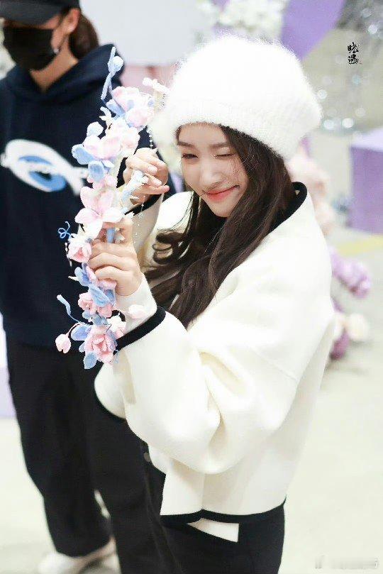 林一、卢昱晓《折月亮》杀青，预告是原声台词吧！