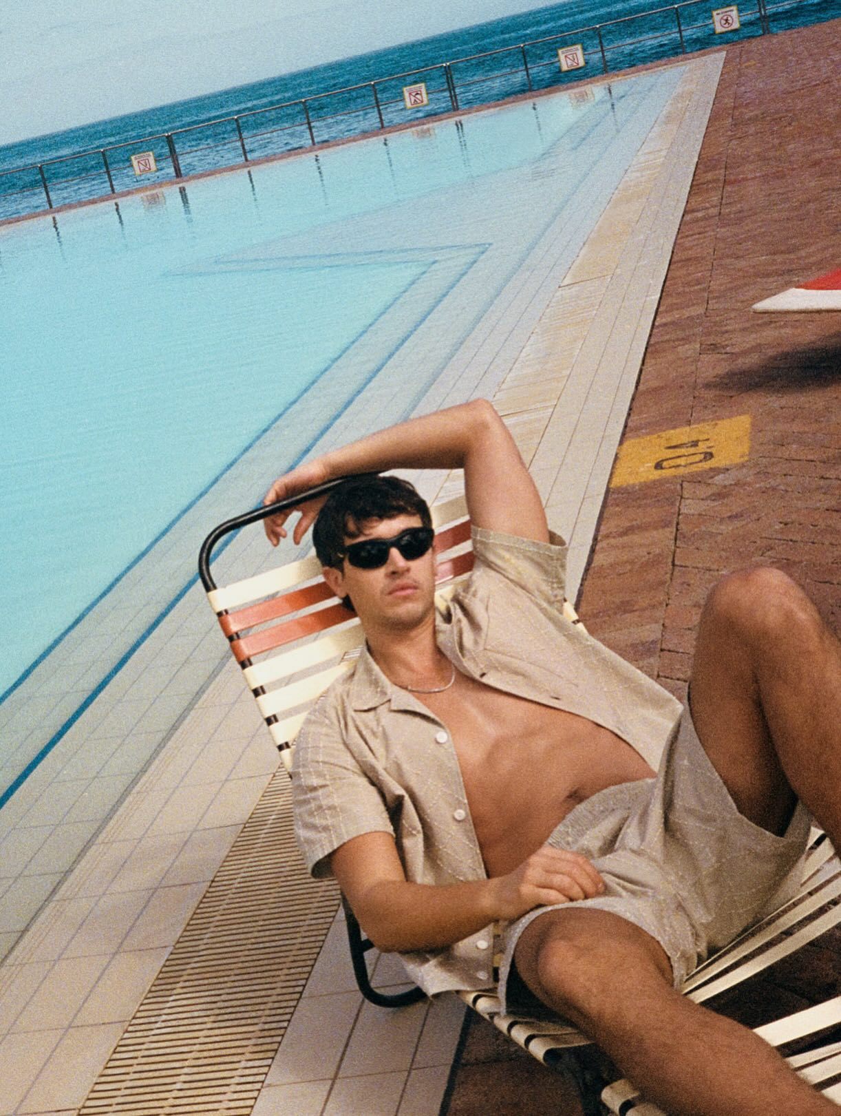 小雪总统 Tom Blyth 最新Burberry写真大片释出，为其品牌新款夏日