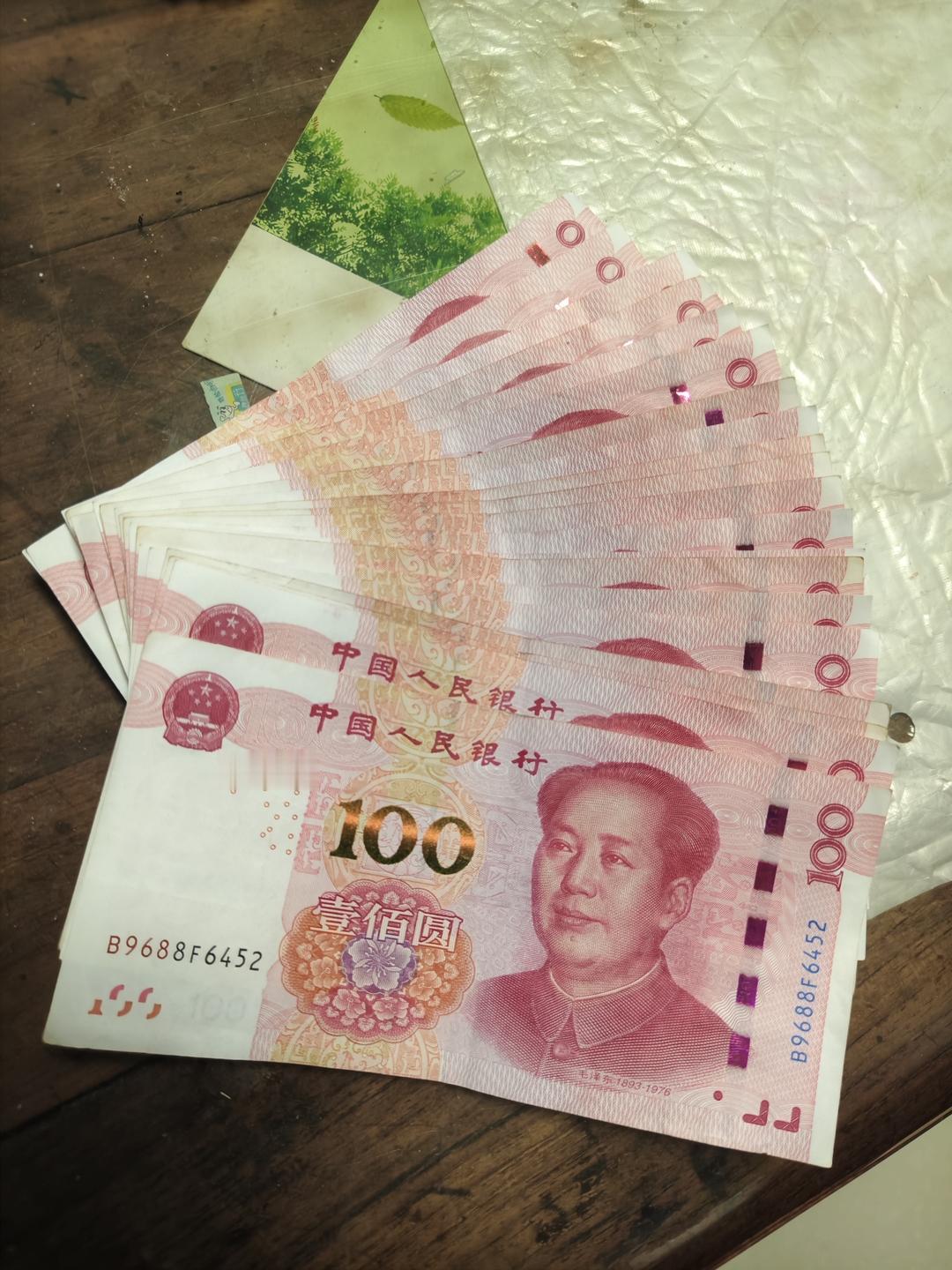 养儿能不能防老，这事儿还真不好说。就像这小伙，母亲说3000块没了，他委委屈屈拿