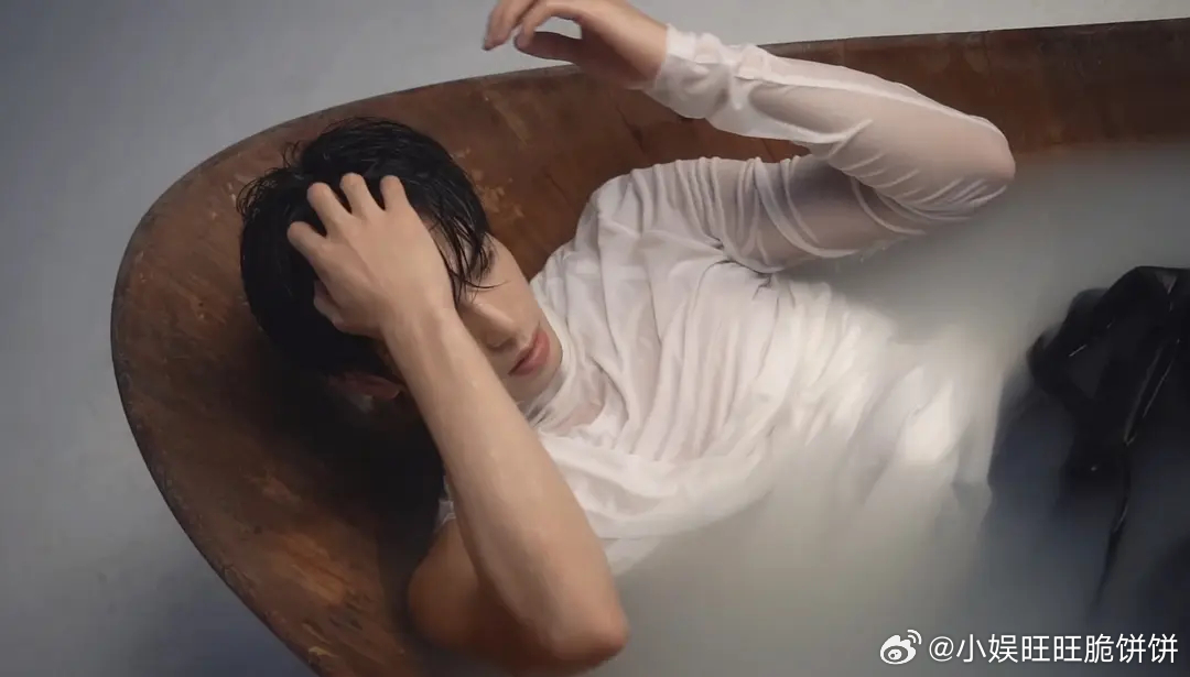 宋威龙湿身诱惑 