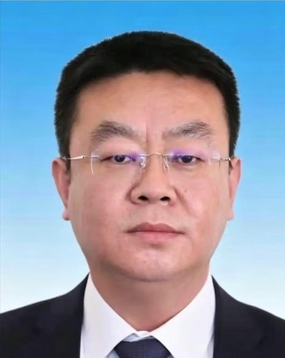 今天刷到个新闻，心里挺不是滋味，忍不住记下来。烟台牟平区的区长李剑，被纪委监委查