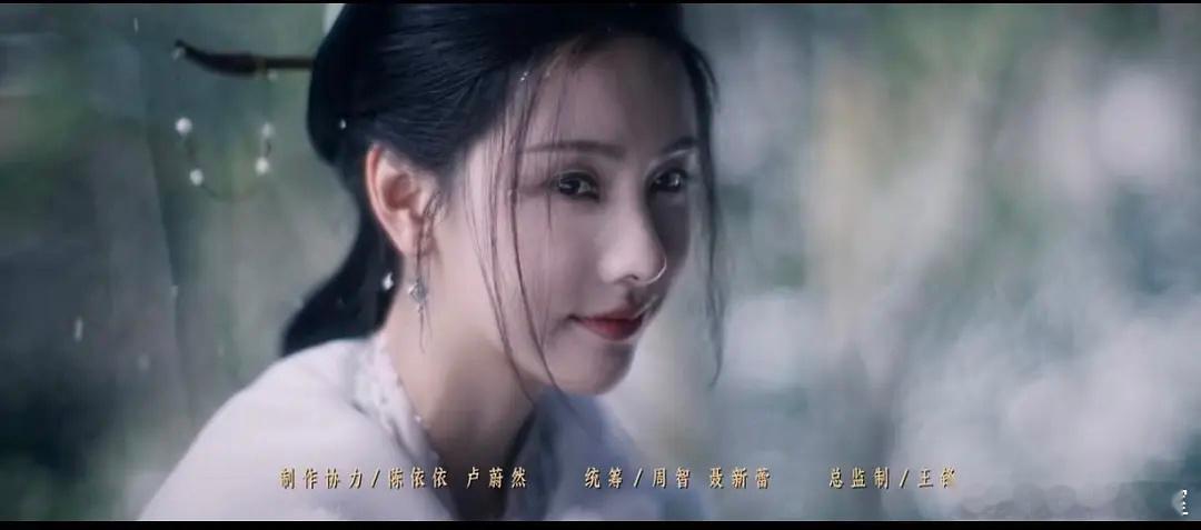 郭敬明 镜头下的陈都灵，60%网友觉得不好看、25%好看、15%吃瓜 ​​​