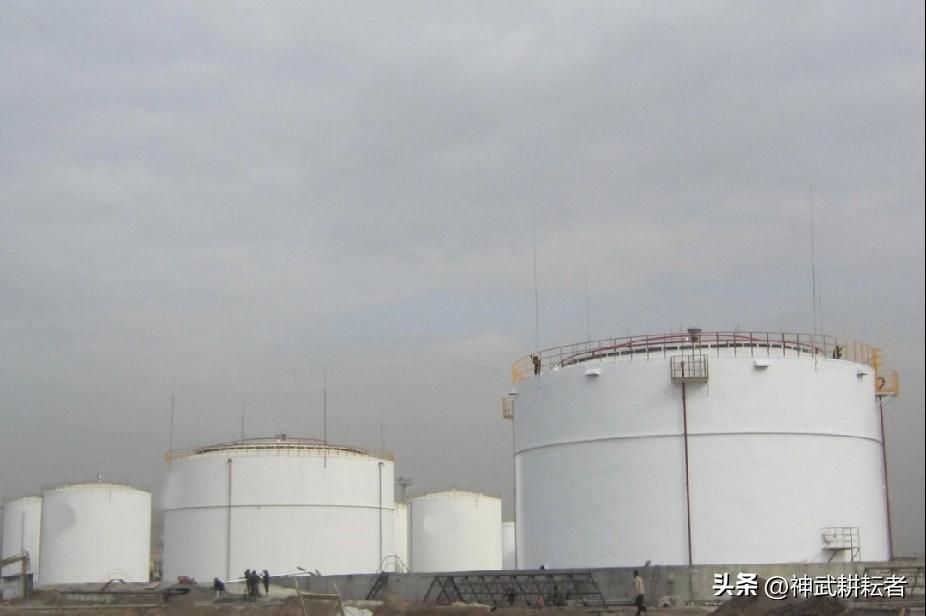 以前都骂三桶油，可是你可知道，它的销售年年盈利，

有人揪着它亏本，因为，那是会