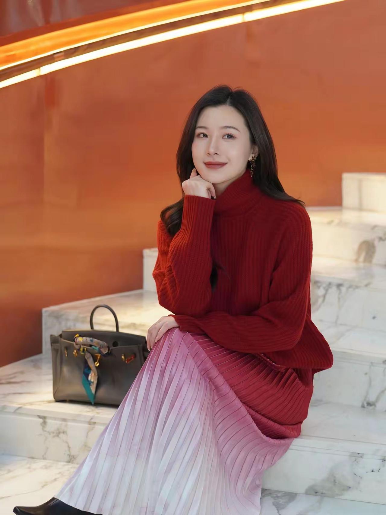 路与他人不同，何必听风动容。