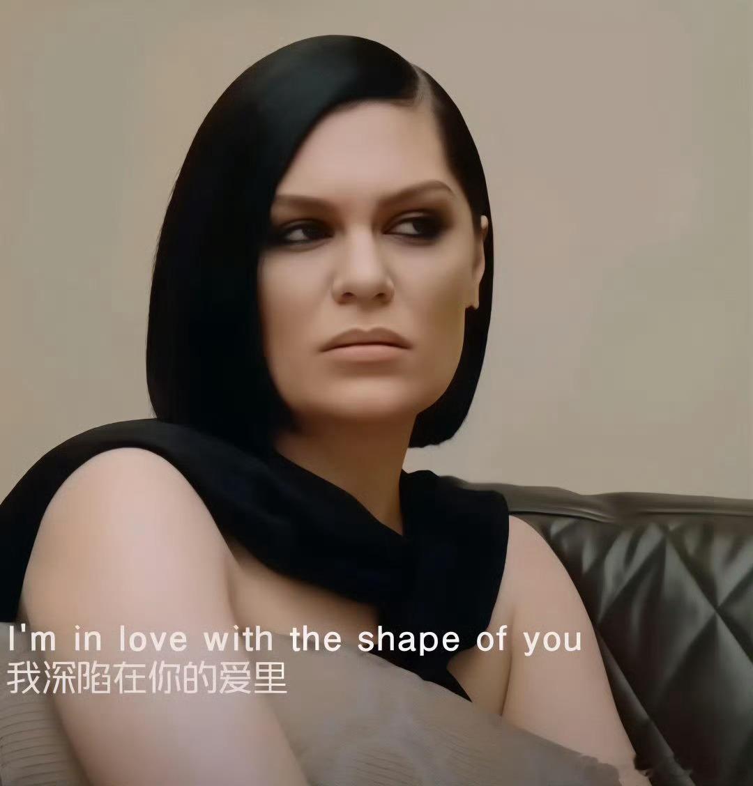 歌手倒数第一竞争激烈 年龄大的唱得吃力，年轻的紧张到破音，这倒数宝座怕是要轮流坐