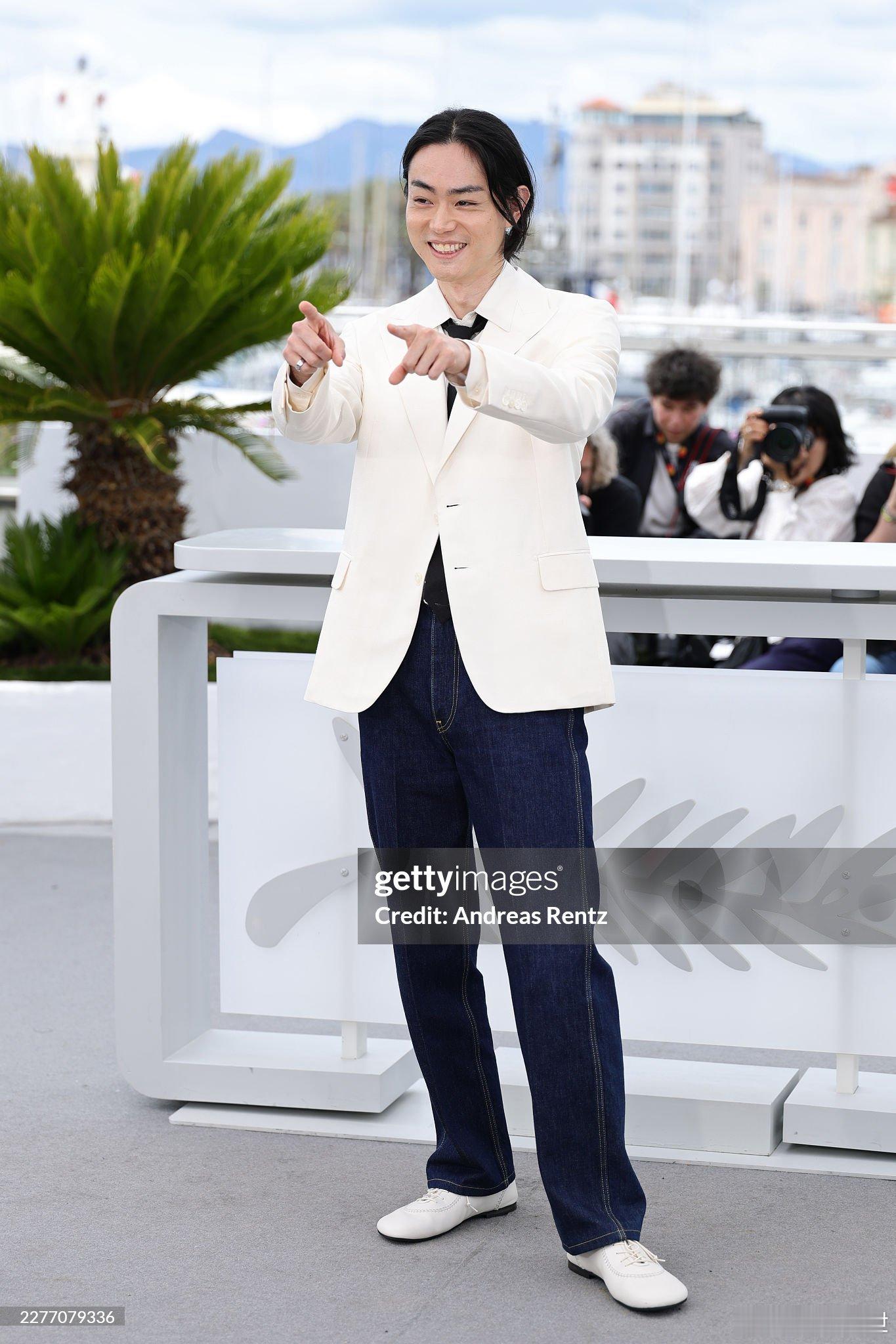 菅田将晖出席《黑牢城》戛纳媒体见面会： 
