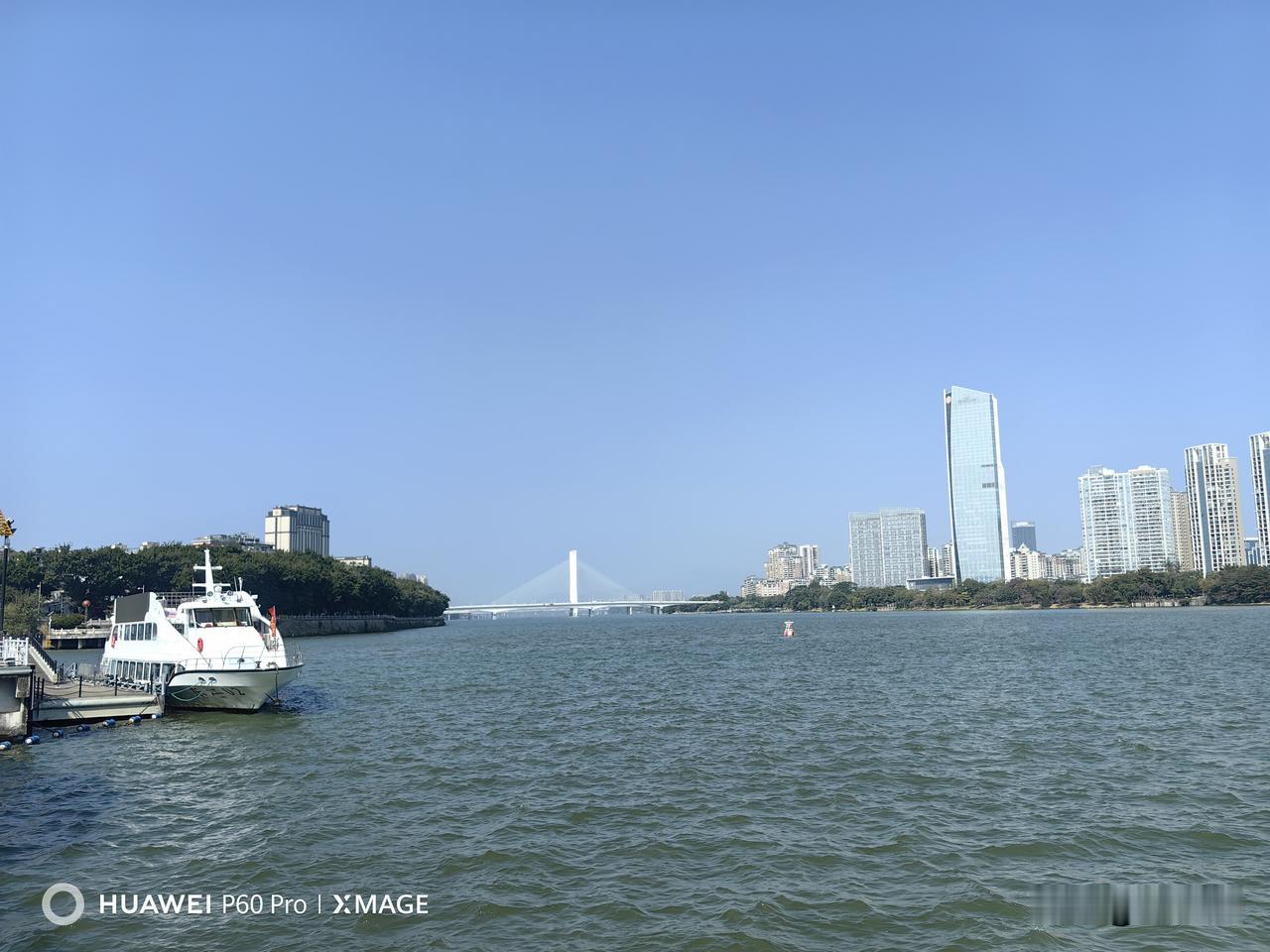 人这一生，没有人能永远热闹相伴，孤独，是每个人必经的人生常态。年少时，我们害怕独