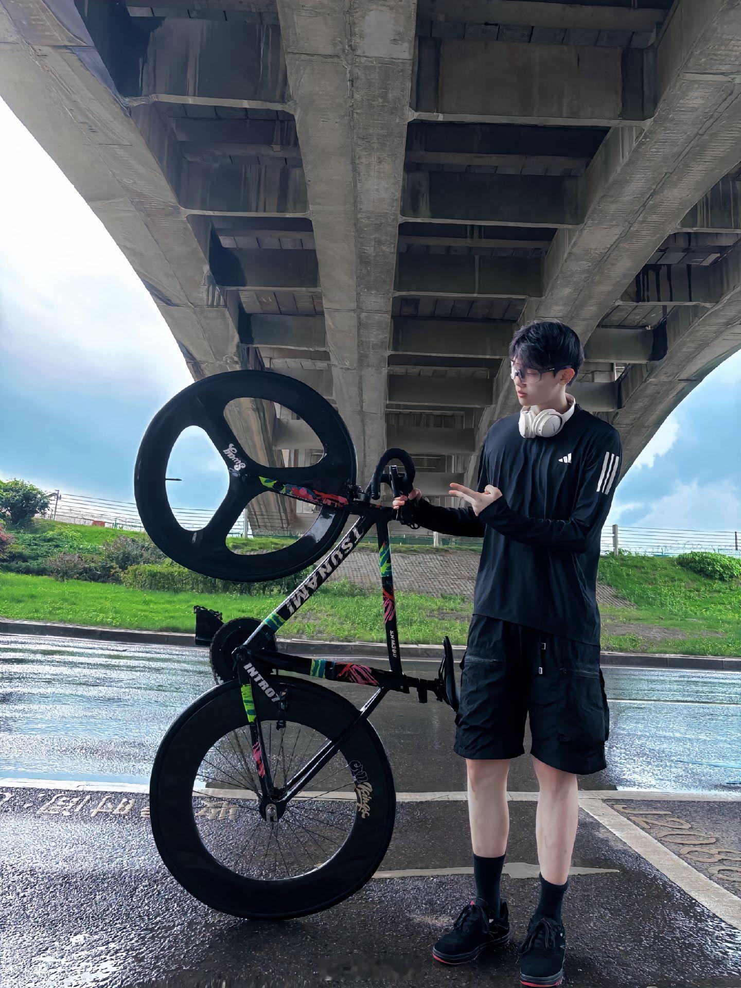 少谈恋爱，多骑车！传送门丨喜羊羊要加油 ​​​