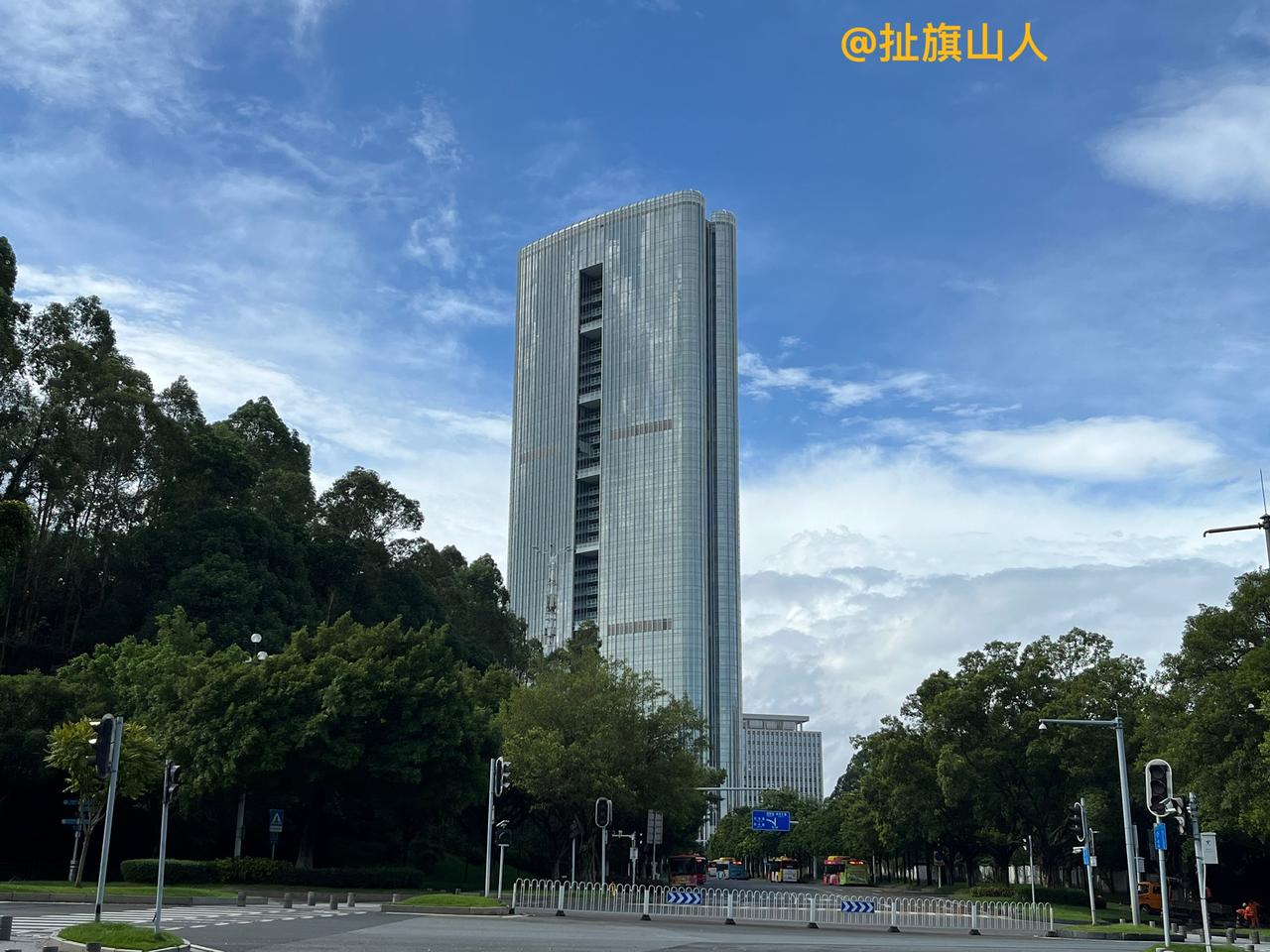 在广州市黄埔区科学城板块，矗立着一座地标性建筑——胡润大厦……
2025年10月