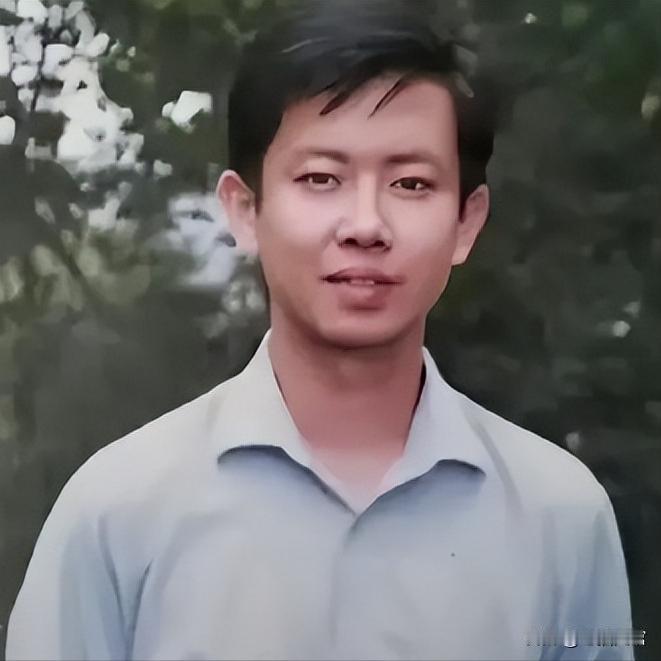 “我宁死也不道歉！”在乡镇执教19年的优秀教师，在亲吻了自己的儿女以后来了长江大