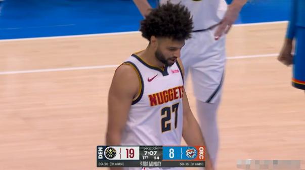 掘金当家后卫穆雷真是太失常了！在今天掘金客场以126：129惜败于雷霆的比赛中，