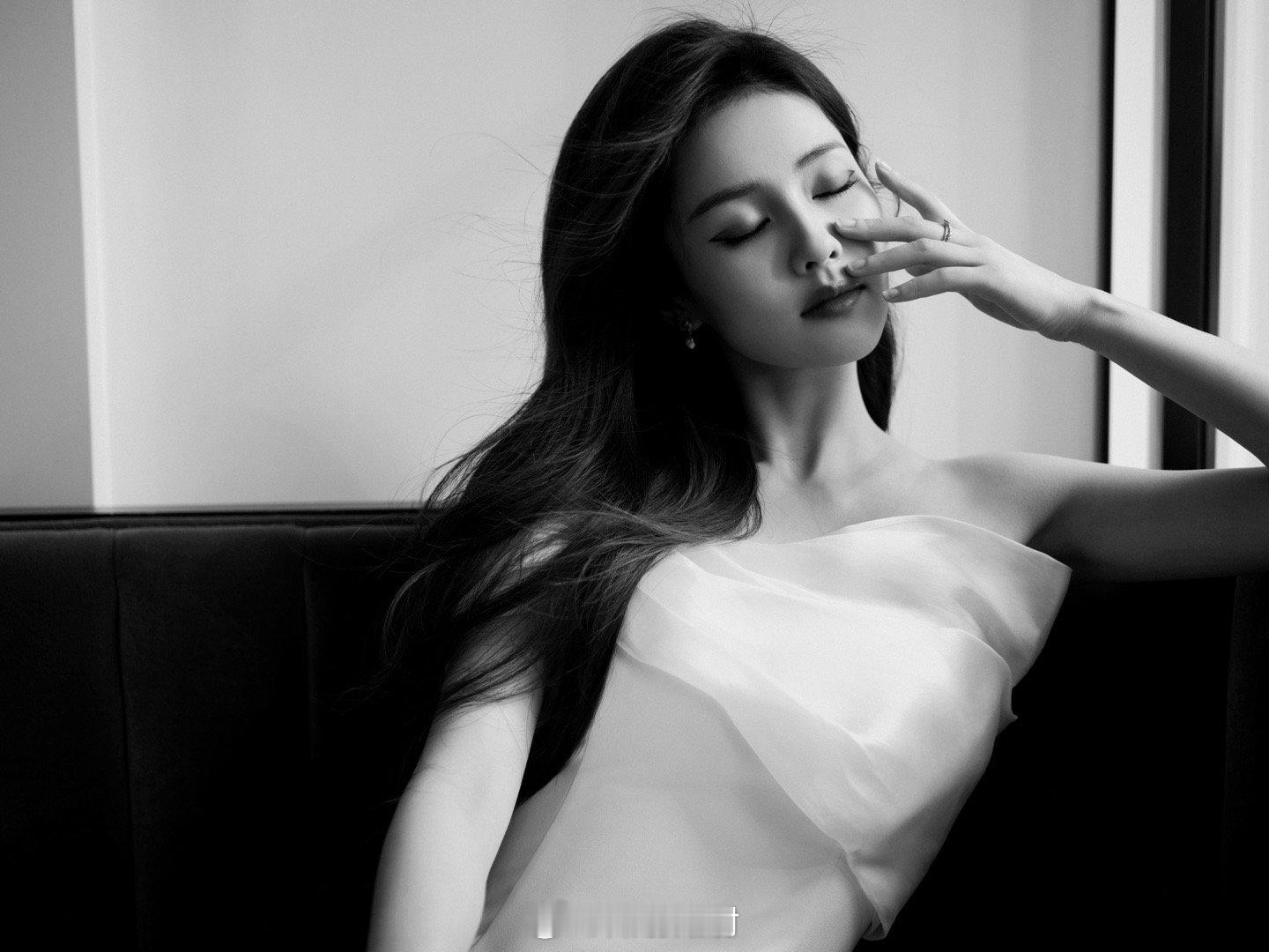 白鹿白鹿连续三年成为媒体好感艺人