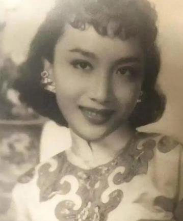 1951年，国民党女特务王化琴，被解放军战士押上刑场准备枪毙，就在这时，一个男人