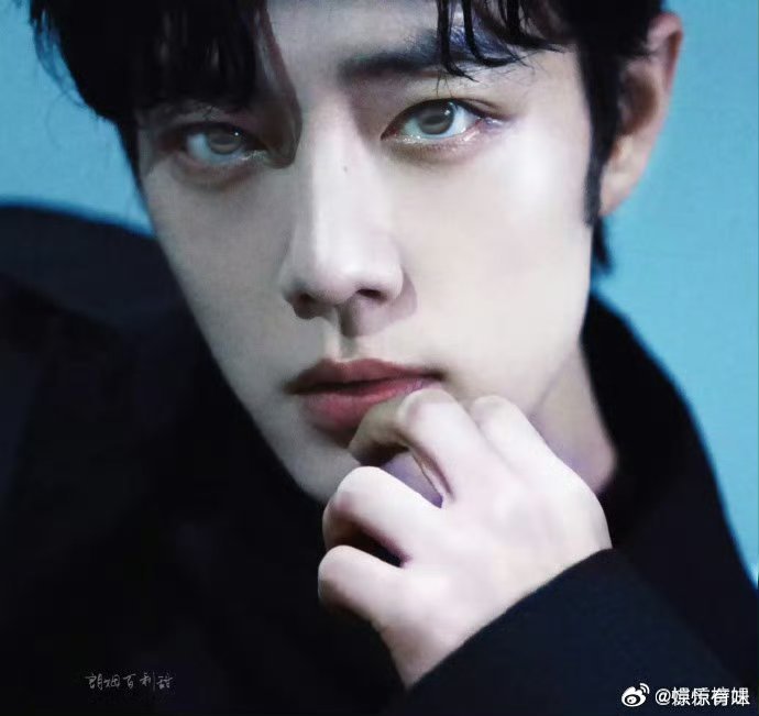 肖战十日终焉灰瞳肖战灰瞳一出场，粉丝盼得眼都穿啦！清冷破碎感直接封神，谁能不疯狂
