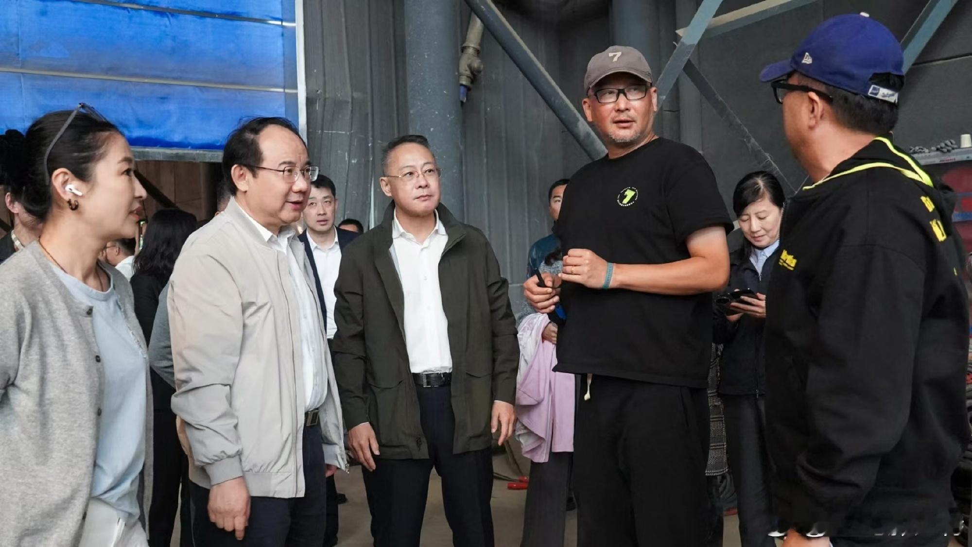 昨天电影局领导在无锡华莱坞探班了《东极岛》和《澎湖海战》。东极岛应该还有一个月杀