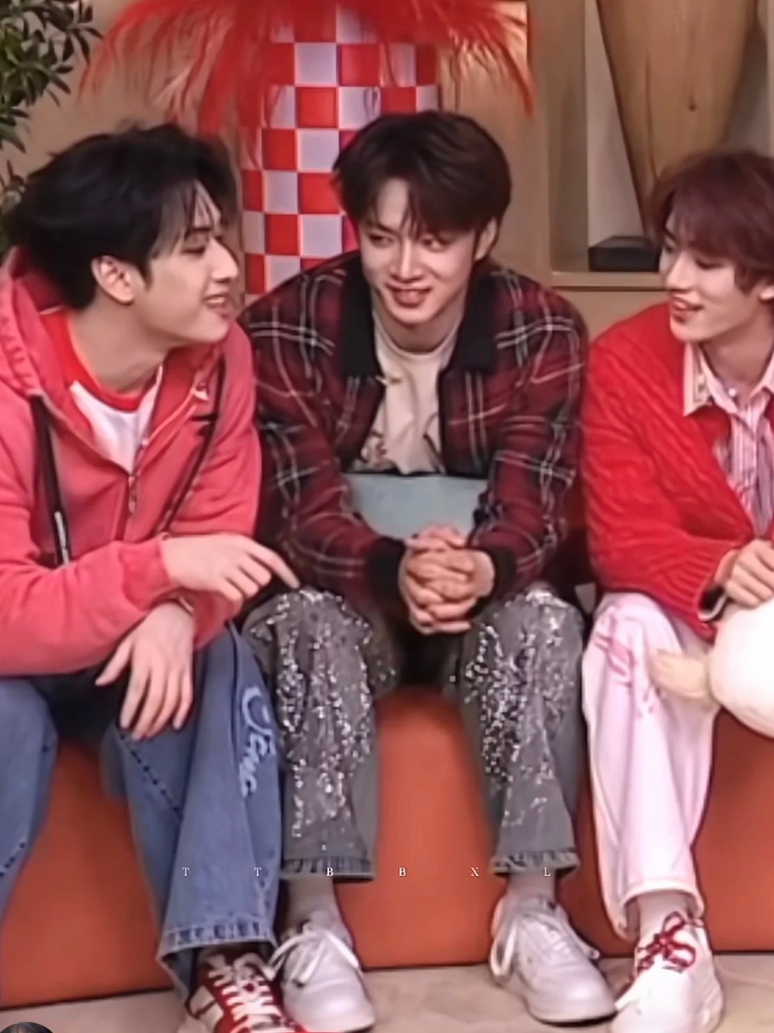 哈哈哈哈哈马哥和耀文的脚丁哥脚：左右为脚 