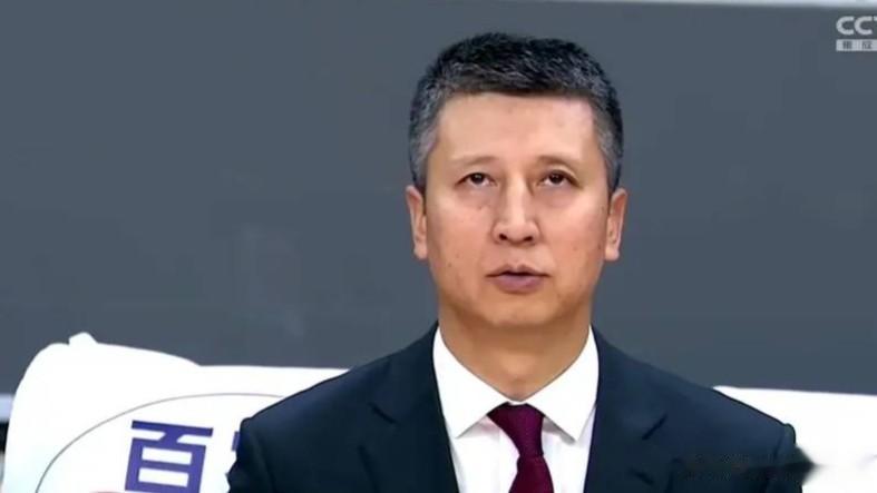 1，周琦：打10分
堪称完美
司职中锋他做的最好，出场18分钟6板全队最多，6投