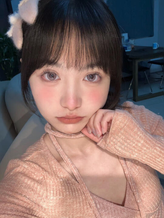 老婆们，哪副👀更适合春天呀？